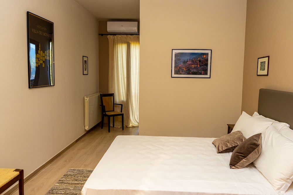 Standard Triple Room, City View photo 1