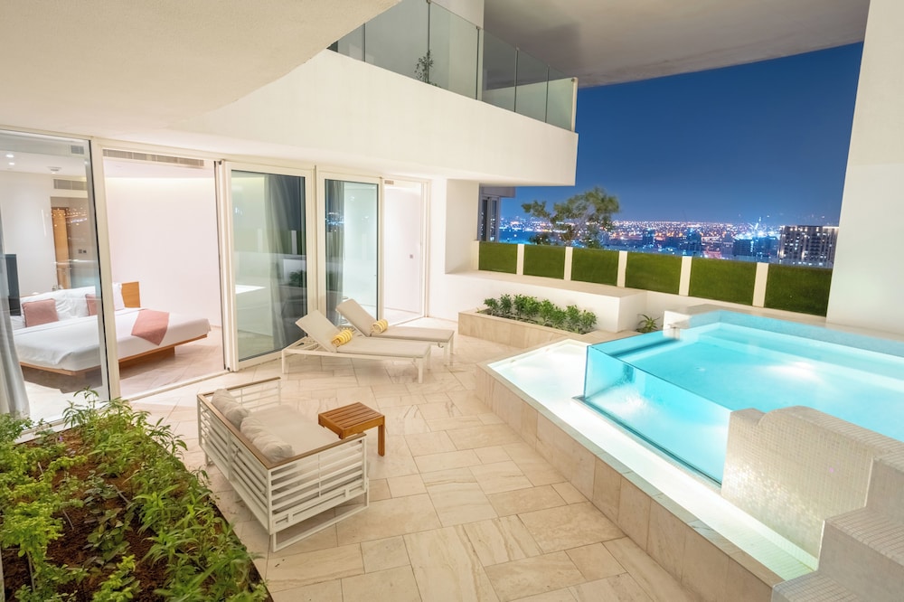 1 BED | Sky Villa w/Pool thumbnail 6