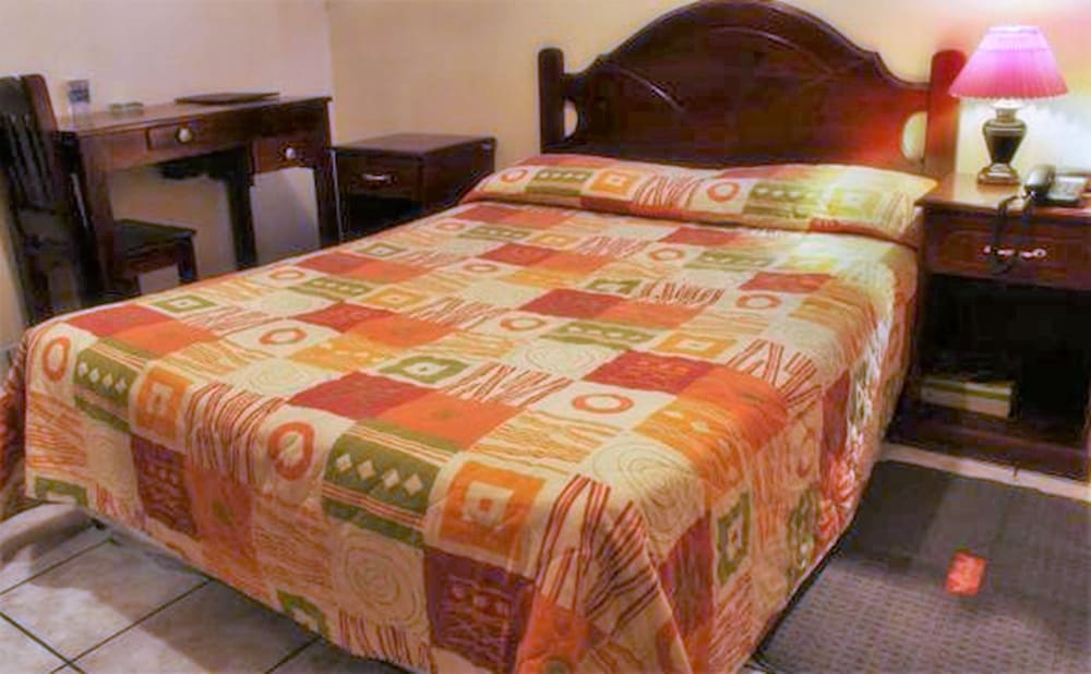 Standard Suite, 1 King Bed photo 2