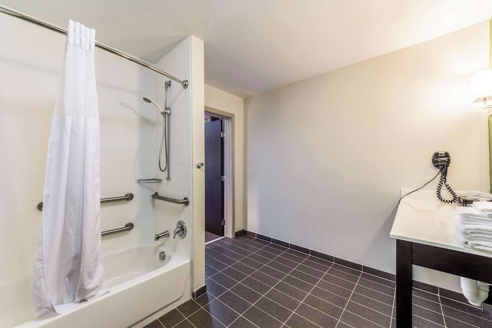 Suite, 1 King Bed with Sofa bed, Accessible, Non Smoking photo 2