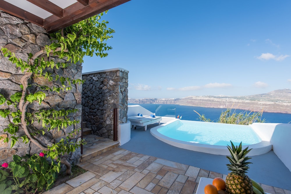 Junior Suite, Private Pool (Cliffside & Caldera View) - Photo 12