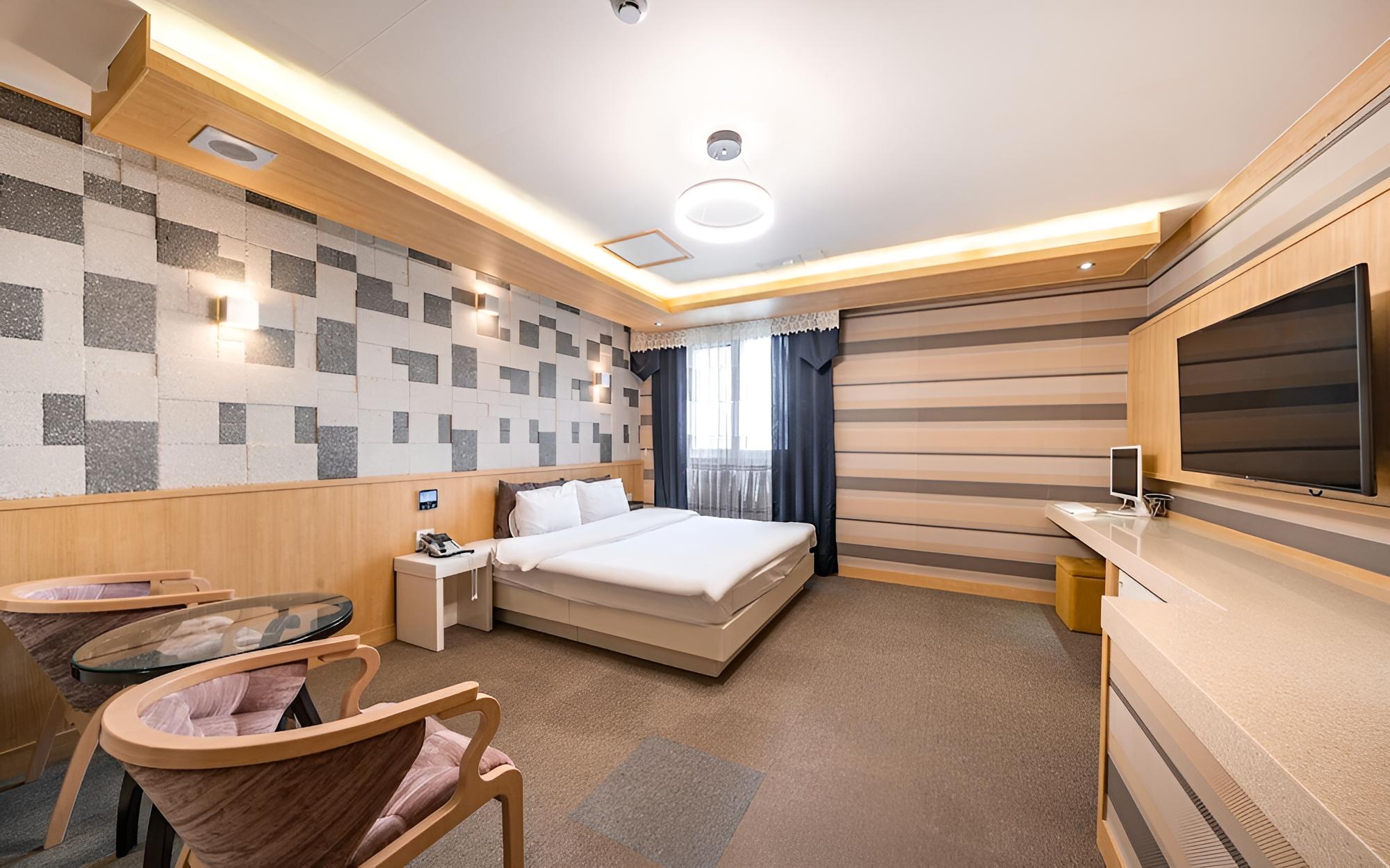 Room (Drive-in Room with Spa Bath) - Photo 1
