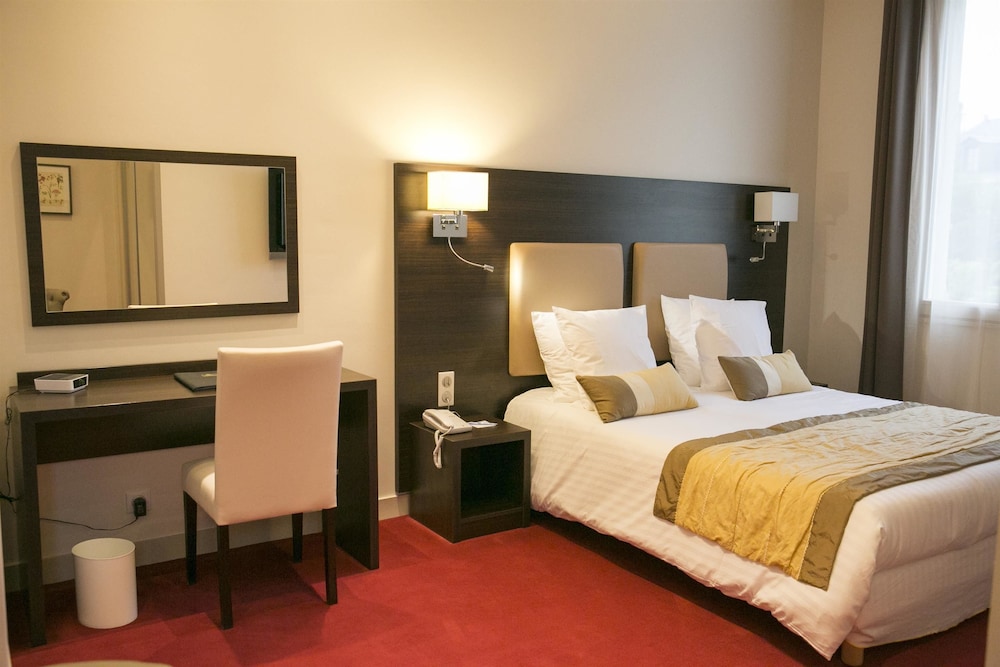 Junior Suite, 1 Queen Bed, Non Smoking, Balcony photo 2