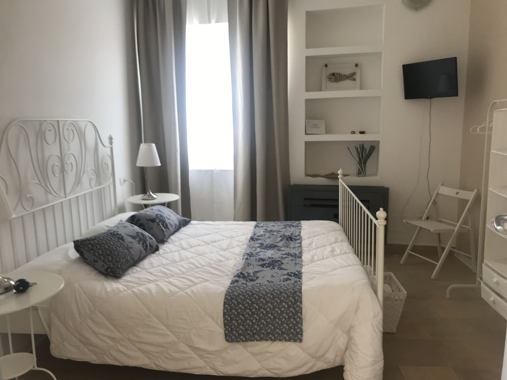 Standard Room, 1 Queen Bed