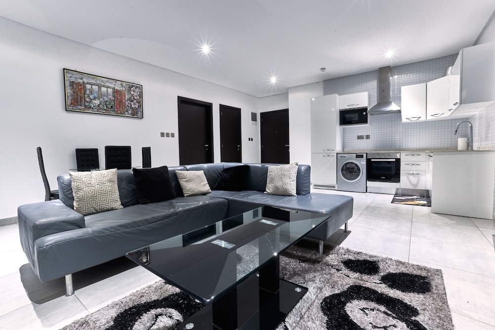 Signature Condo photo 2