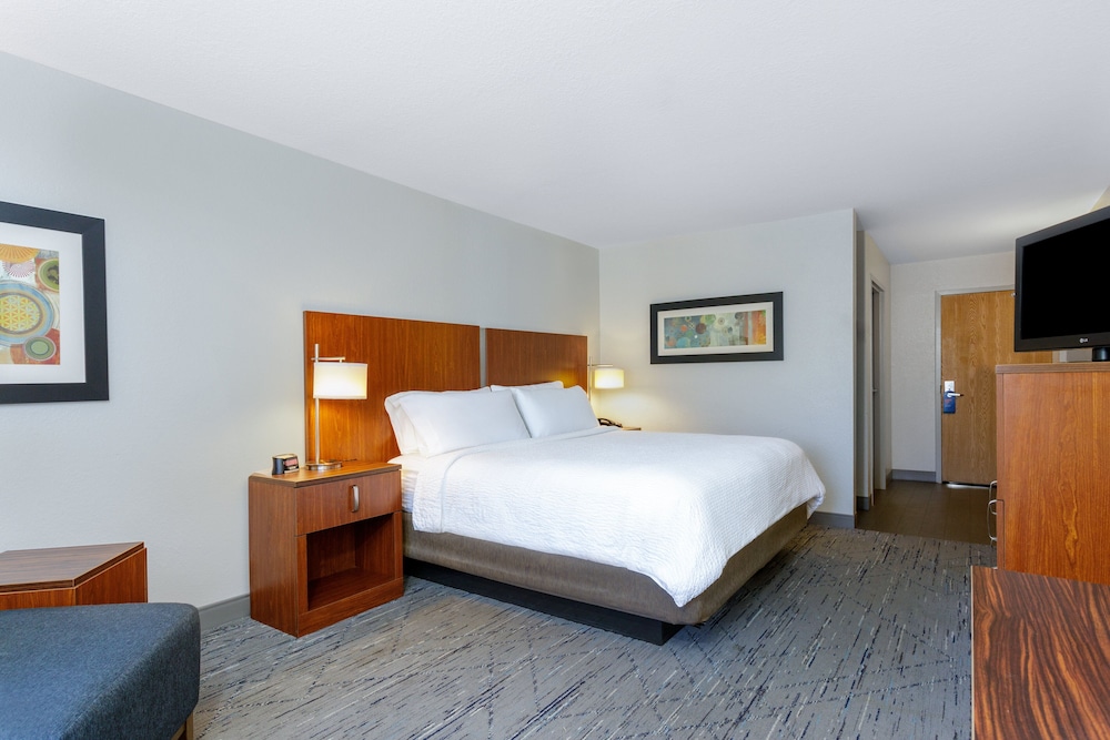 Standard Room, 1 King Bed (LEISURE) - Photo 4