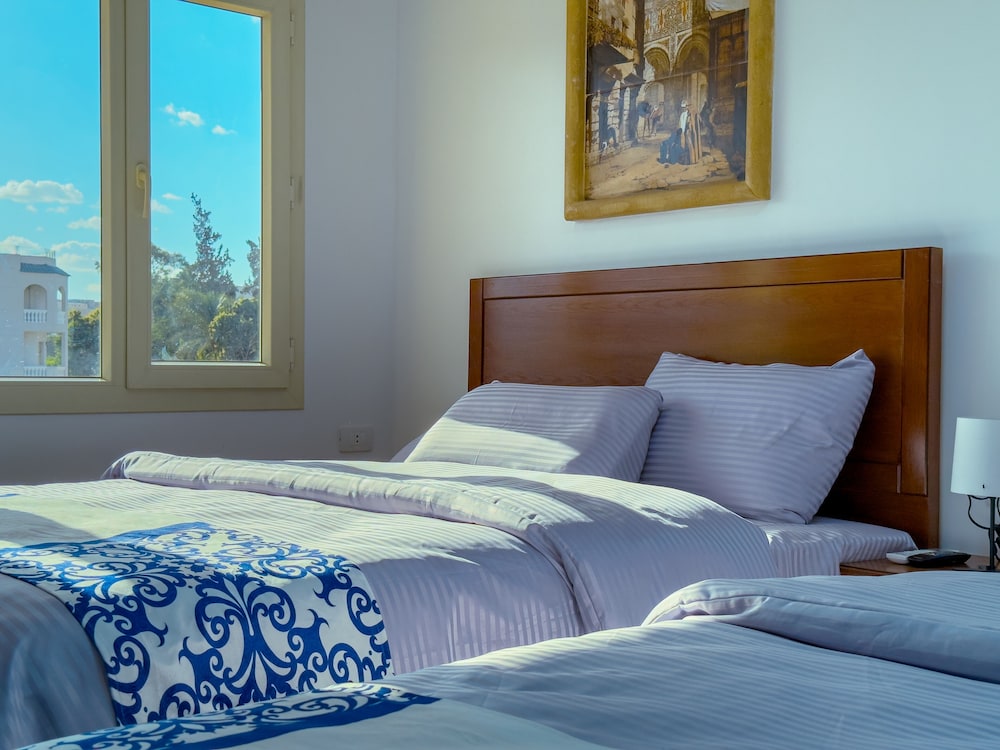 Deluxe Triple Room, City View photo 1