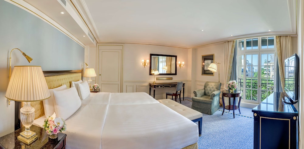 Deluxe King Room with One King Bed (Non Smoking) thumbnail 5