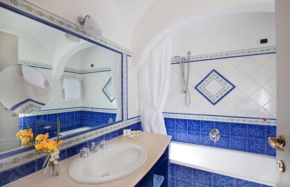 Deluxe Double Room - Photo 8