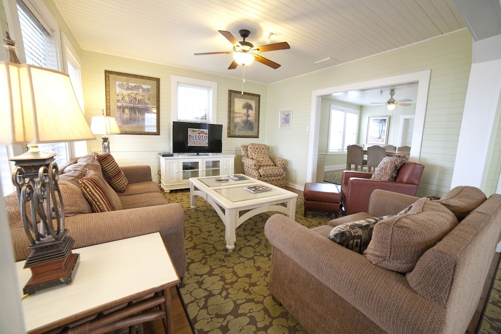 Family Room photo 2