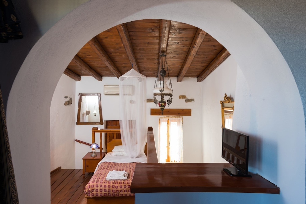 House, Sea View (Leonidas) - Photo 1