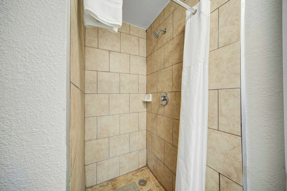 Deluxe Room, 2 Queen Beds, Accessible, Non Smoking - Photo 10