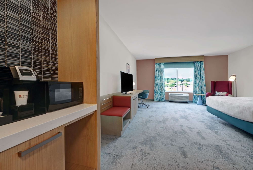 Room, 1 King Bed, Accessible, Bathtub (Hearing) - Photo 1