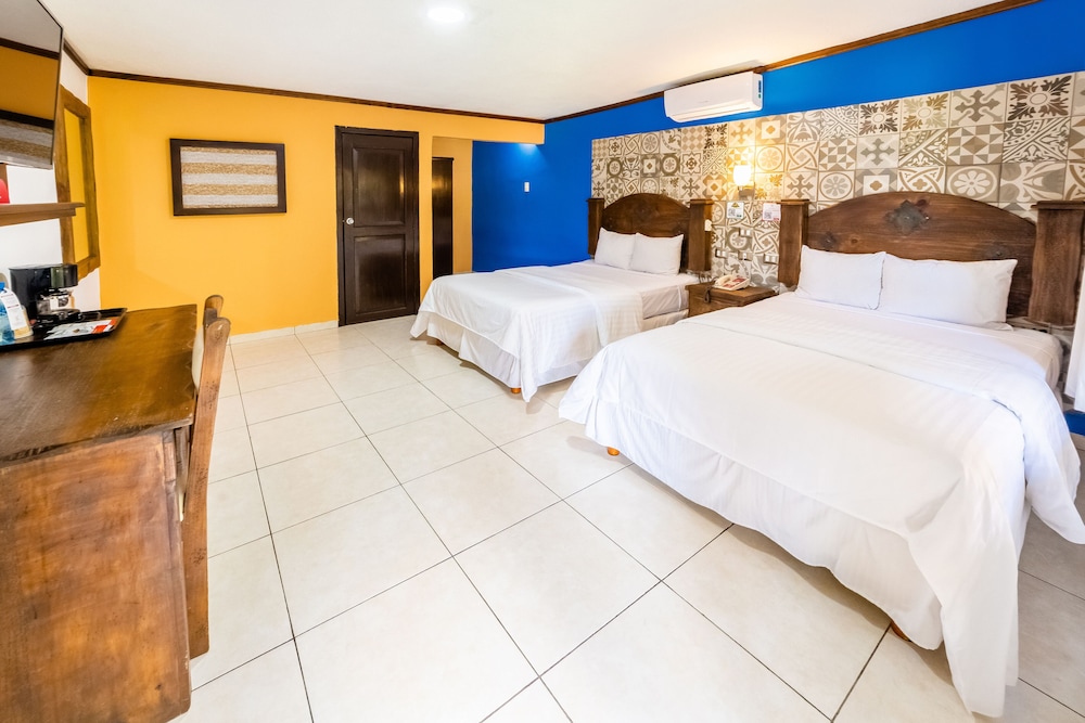 Standard Room, 2 Double Beds - Photo 1