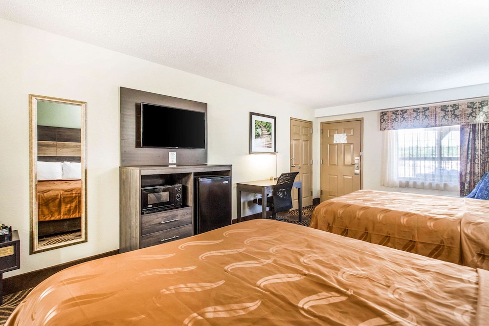 Standard Room, 2 Queen Beds, Non Smoking - Photo 2