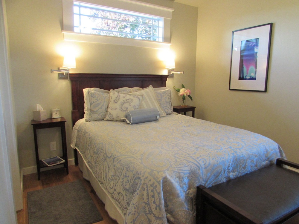 Evergreen Suite (Can Connect to Orcas View Suite)
