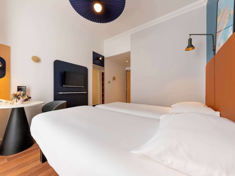 Standard Room, 2 Twin Beds - Photo 11