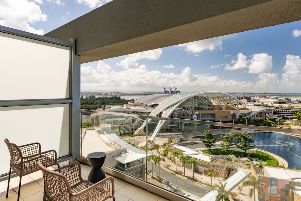 Deluxe Room, 2 Queen Beds, Balcony, Bay View - Photo 2