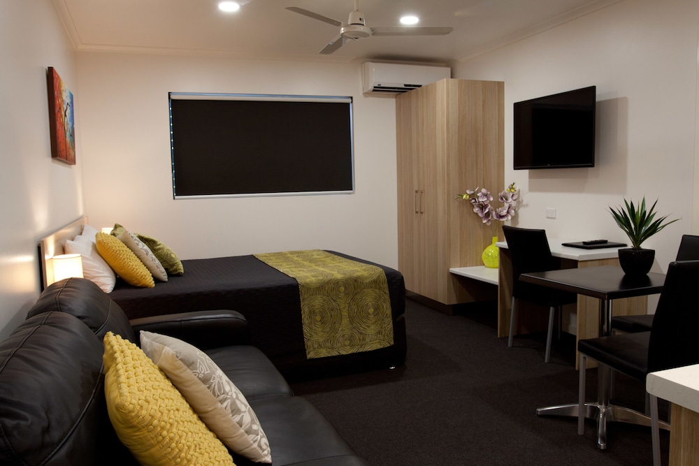 Family Room photo 2
