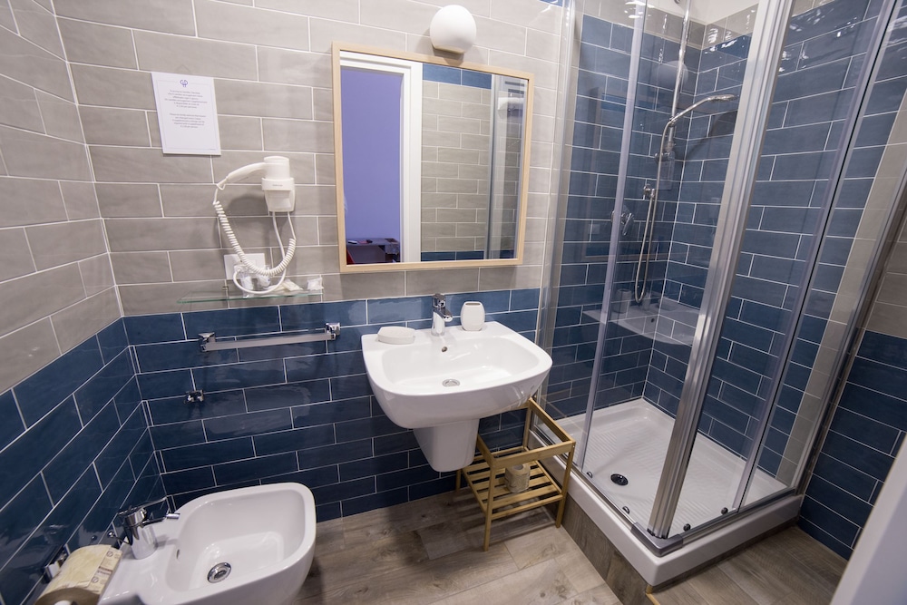 Standard Double Room - Photo 5
