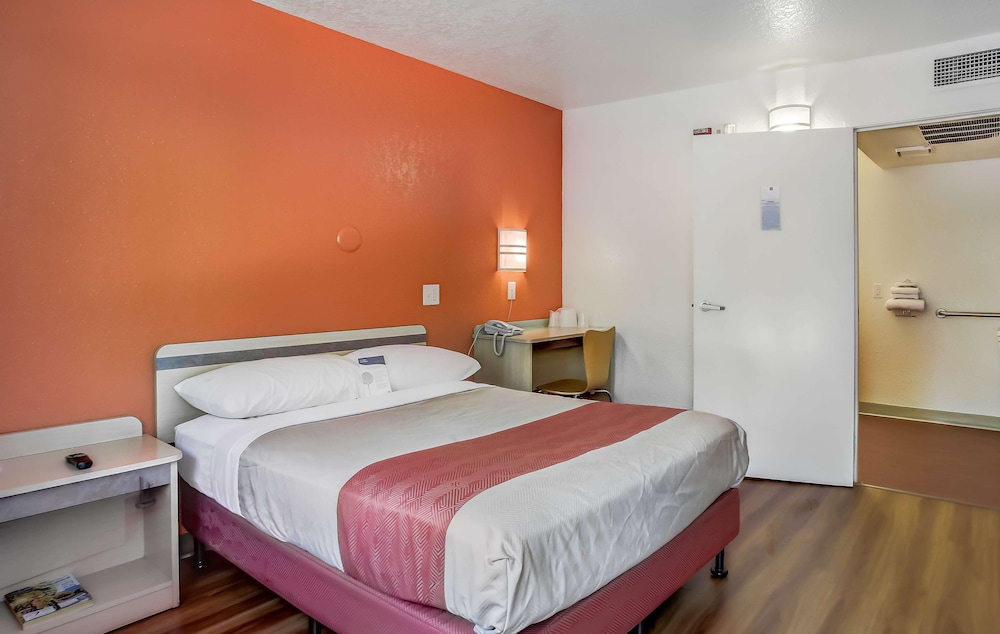 Standard Room, 1 Double Bed, Non Smoking photo 3