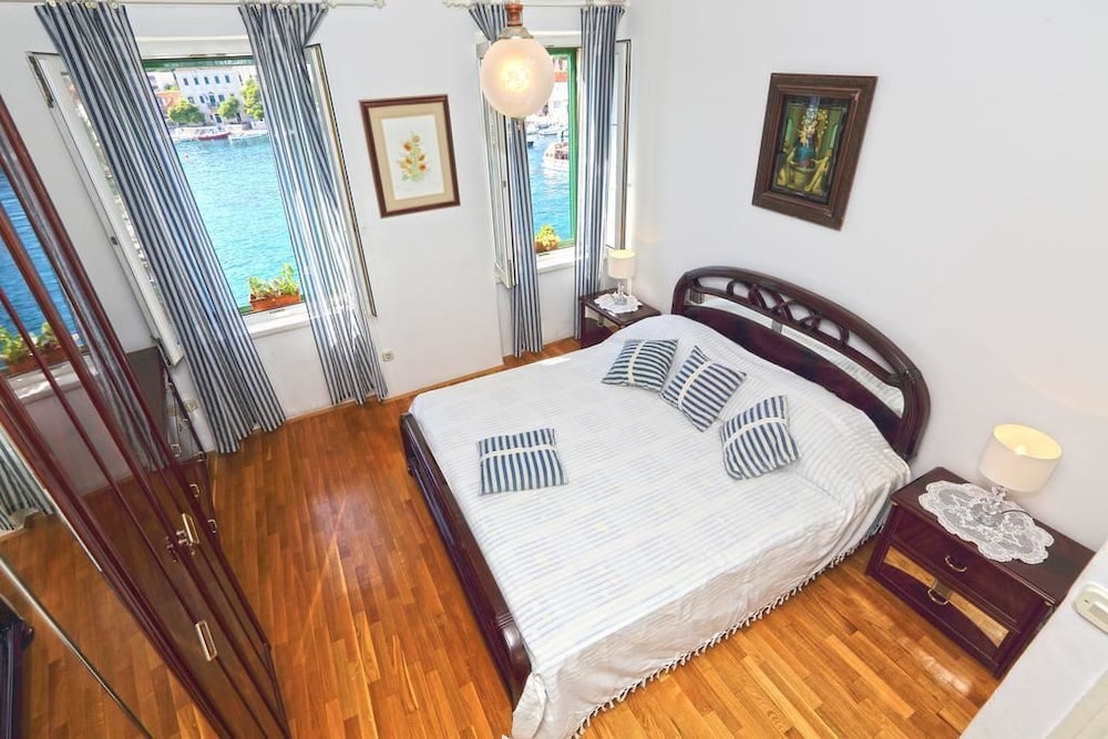 Apartment, 3 Bedrooms, Sea View