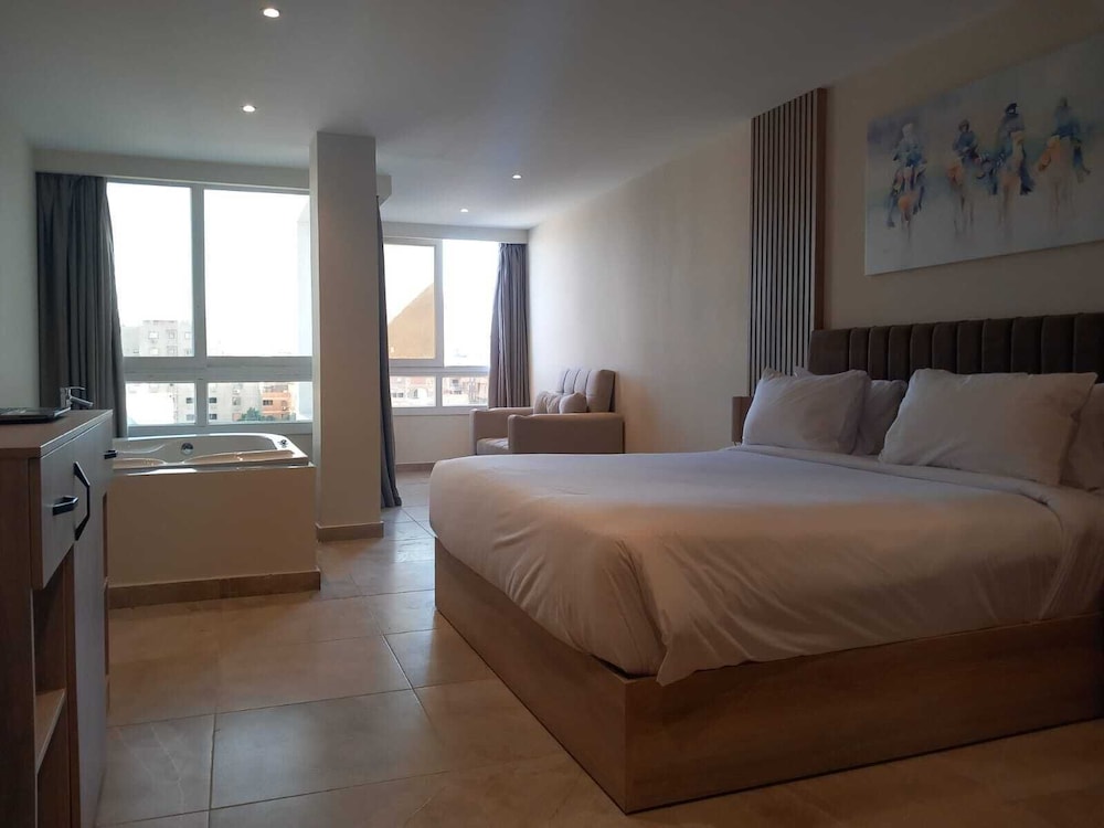 Luxury Suite with Jacuzzi & Pyramids View - Photo 3