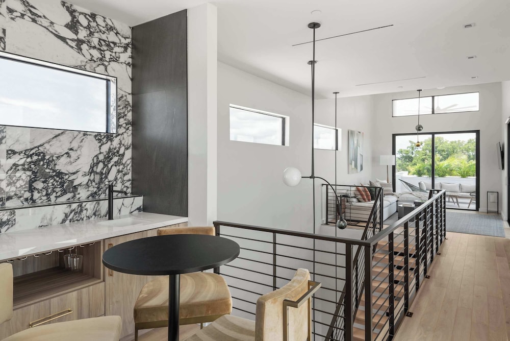 Lux Penthouse 4-story Stunner Rooftop Views, Billede 16