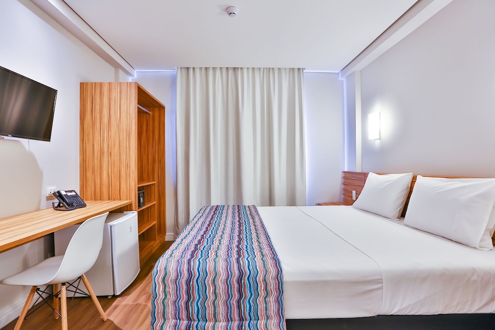 Standard Room, 1 King Bed