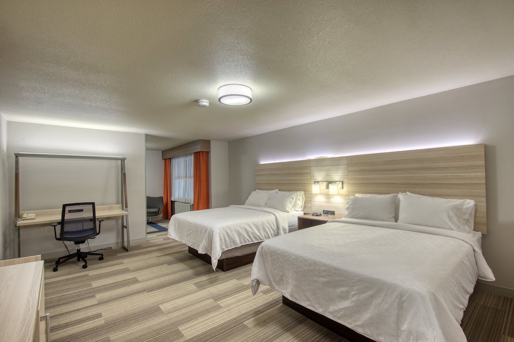 Standard Room, 2 Queen Beds - Photo 3