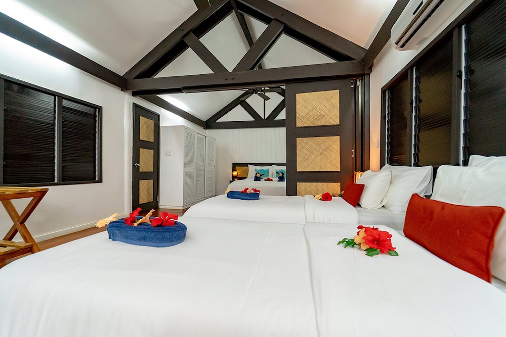 Deluxe Executive Beachfront Bure photo 2