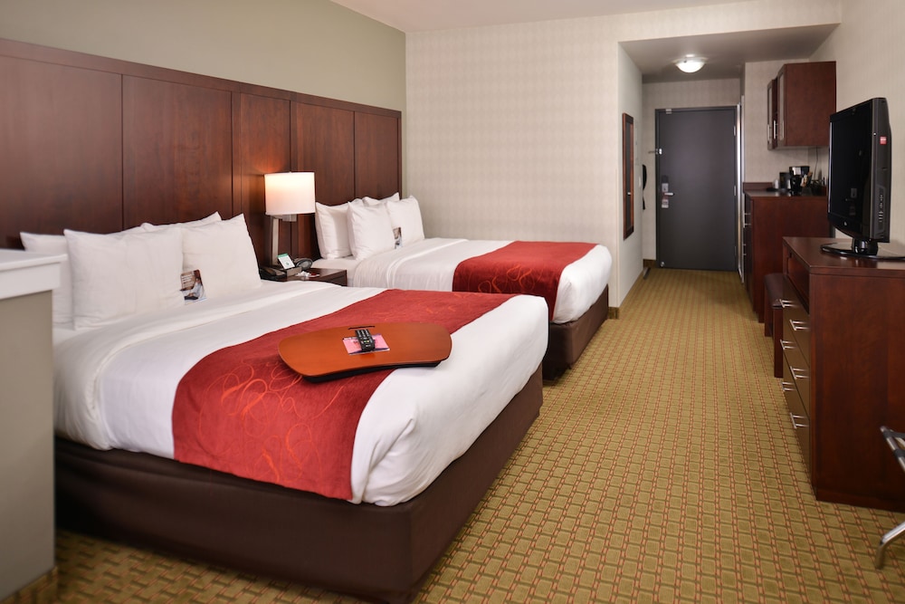 Suite, Non Smoking (2 Queen Beds & 1 Sofa Bed) photo 1