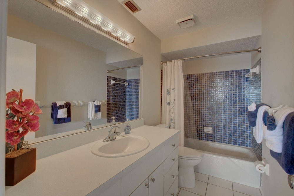 Condo (Sunrise Cove) photo 3