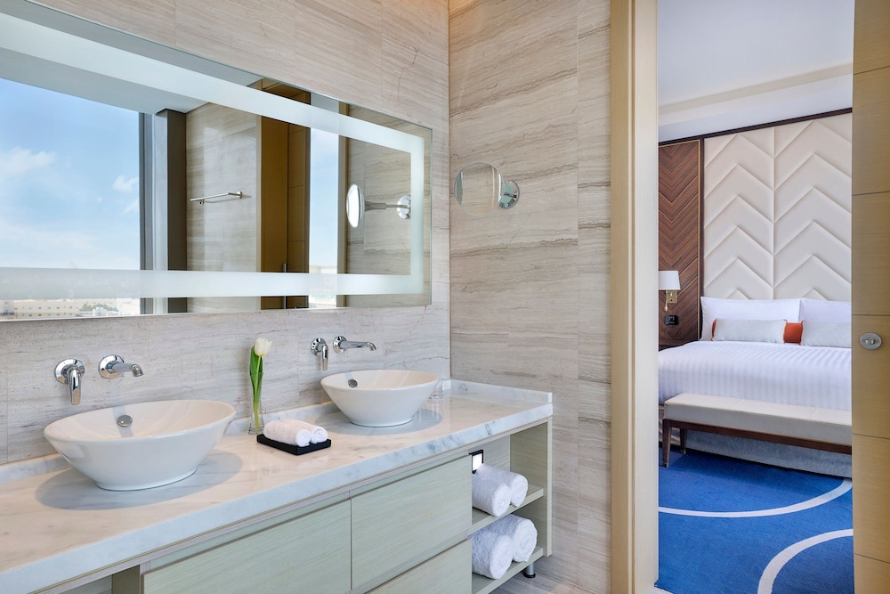 Executive Room, 1 King Bed - Photo 7