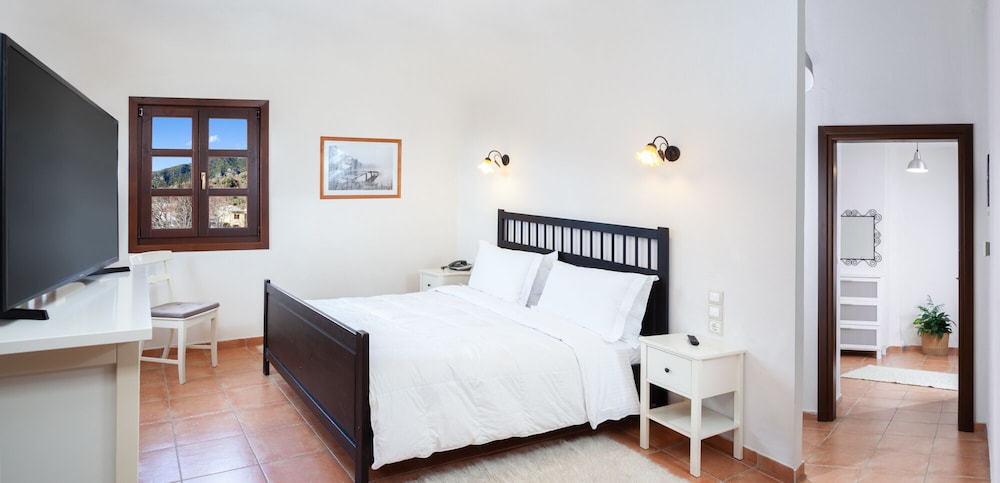 Family Apartment, 2 Bedrooms - Photo 1