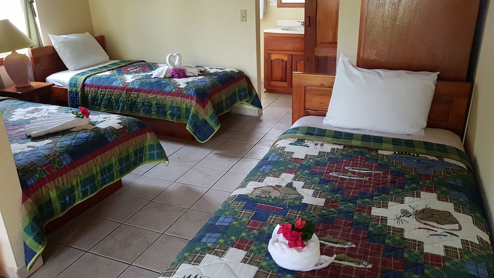 Economy Triple Room photo 1