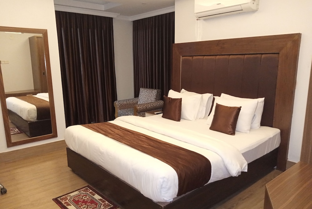Luxury Single Room, 1 King Bed