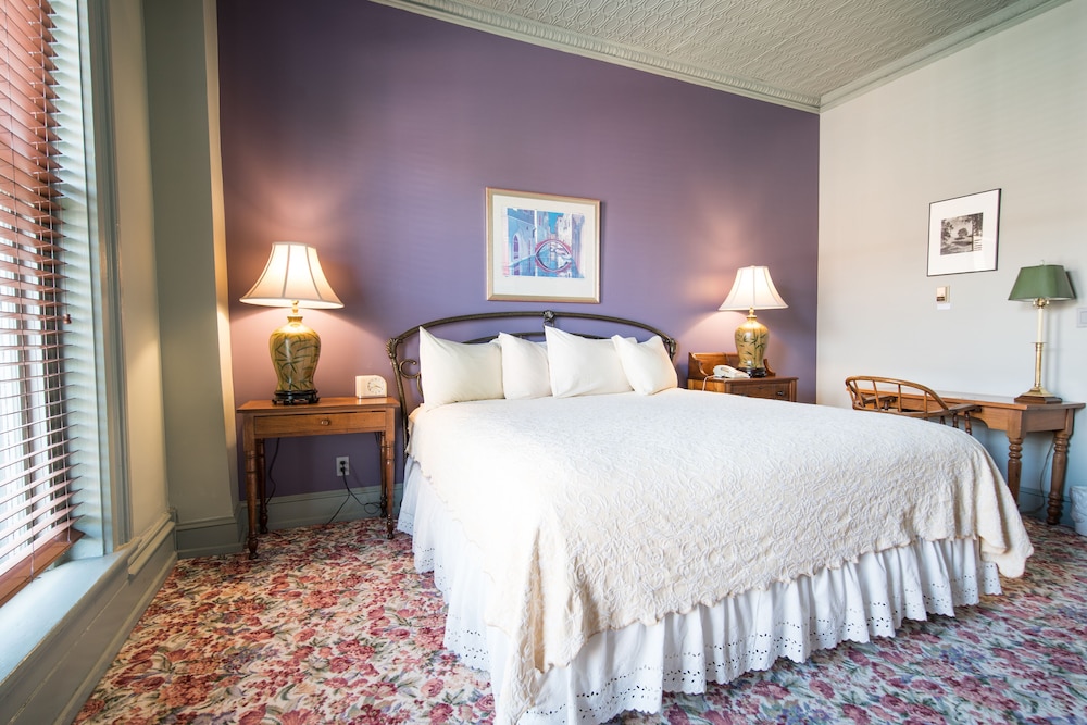 King Suite, 1 King Bed (Historic) photo 1