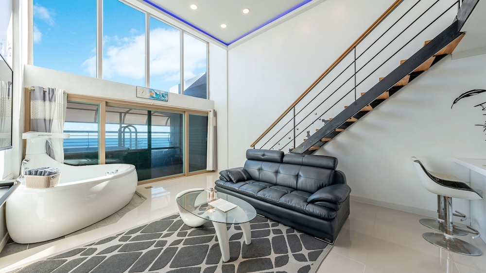 Basic Room, 1 Bedroom (Room 205 (Ocean View/Pool Villa))