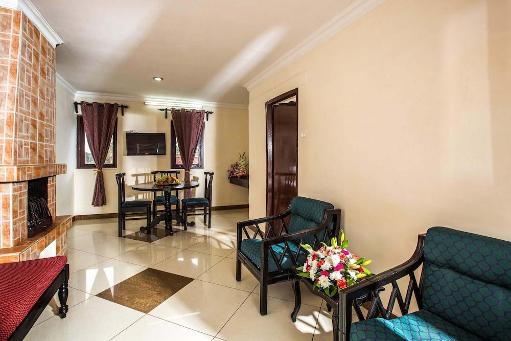 Executive Suite - Photo 3