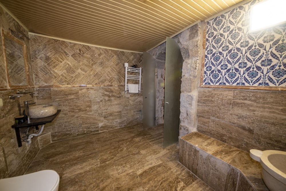 Comfort Room, Courtyard View (Stone) - Photo 27