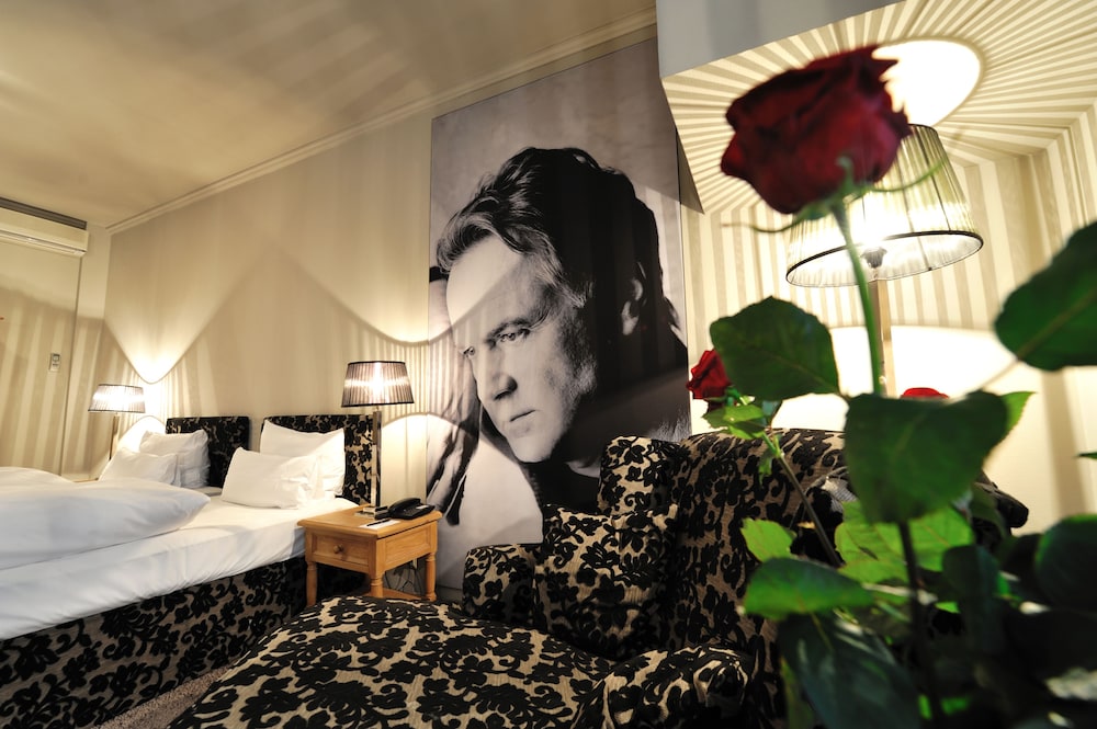 Deluxe Room - Photo 1