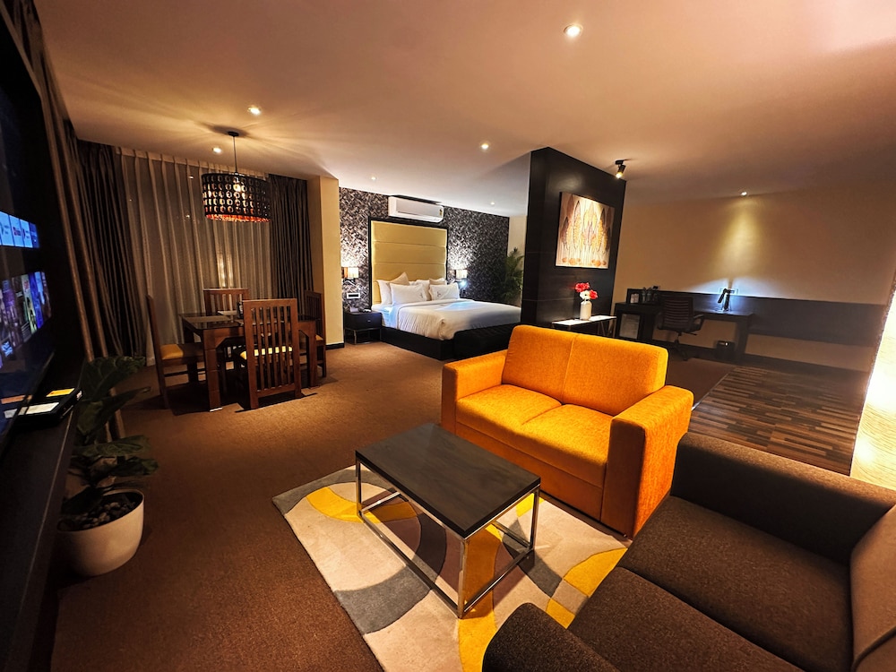 Luxury Suite, Jetted Tub, Mountain View