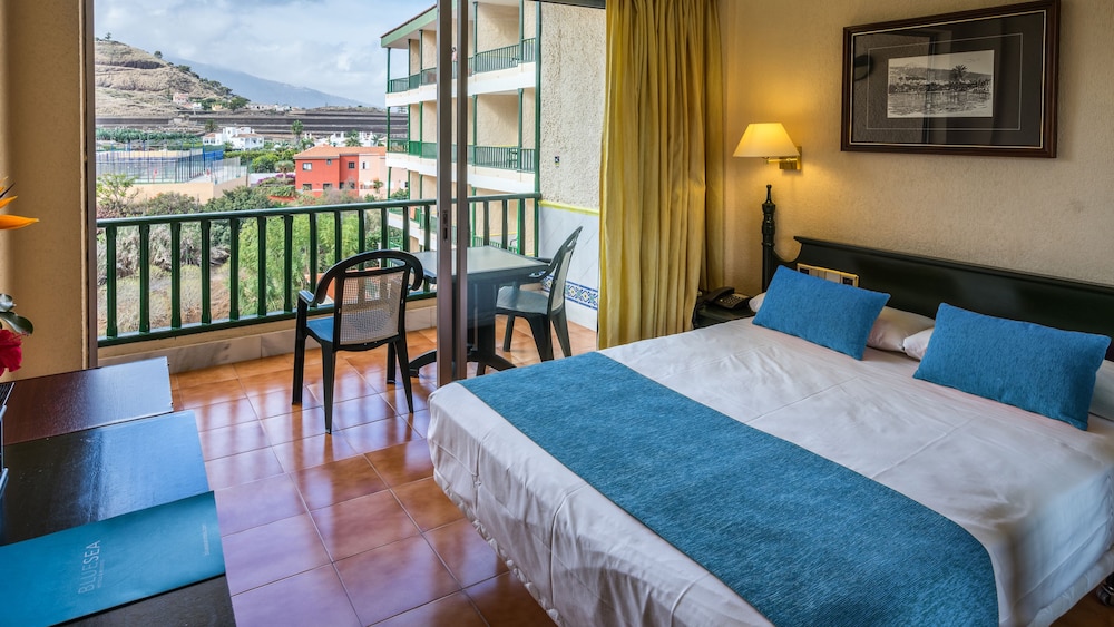 Habitación doble vista Teide (3 Adultos + 1 Niño)
