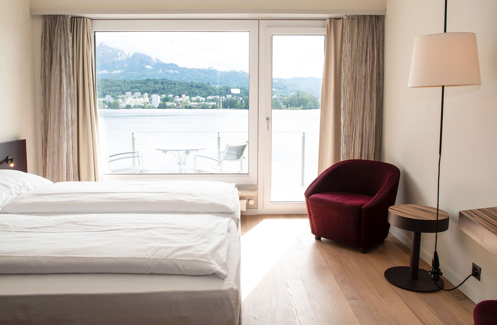 Classic Twin Room, Balcony, Lake View - Photo 9