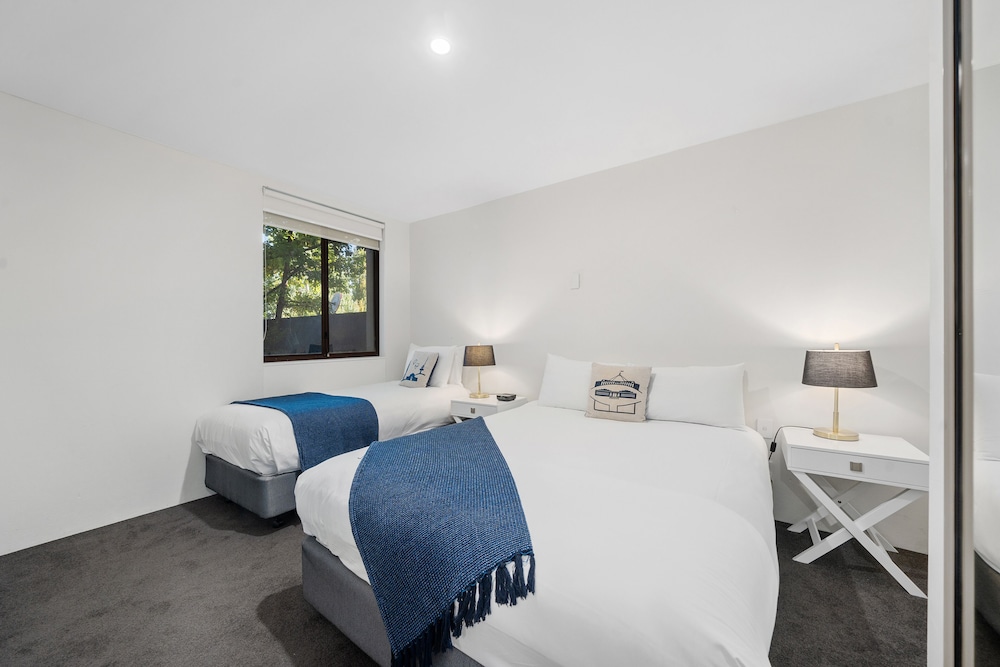 One Bedroom Apartment with Queen + 1 Single photo 3
