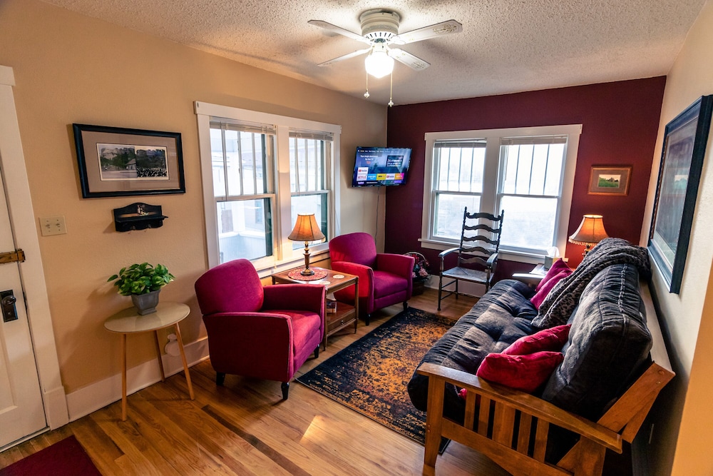 Comfort Cottage, 2 Bedrooms, Mountain View