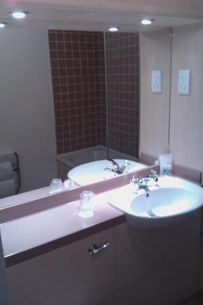 Standard Double Room - Photo 6