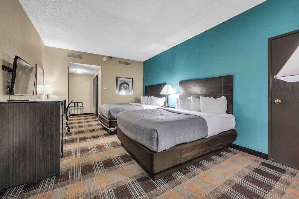 Standard Room, 2 Queen Beds, Non Smoking - Photo 6