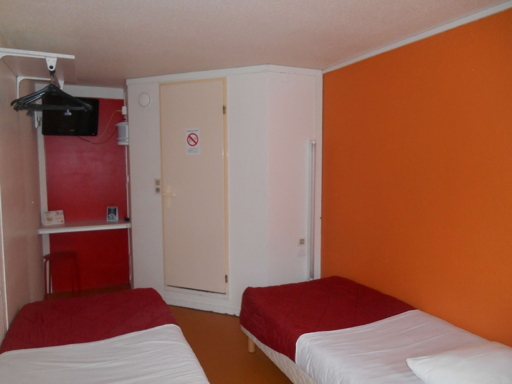 Standard Room, 2 Twin Beds photo 2